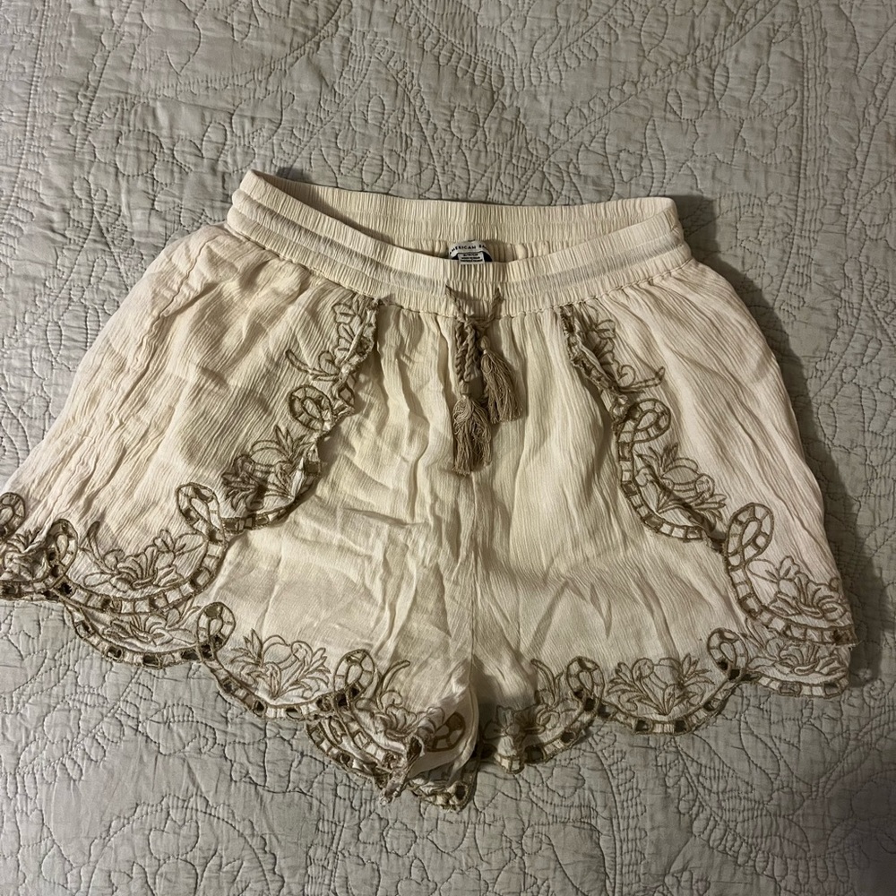 White flowy American Eagle shorts size small